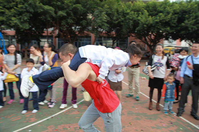 08��ͼΪһ�꼶С��٭�ھ���&ldquo;�����˶���&rdquo;�Ľ���