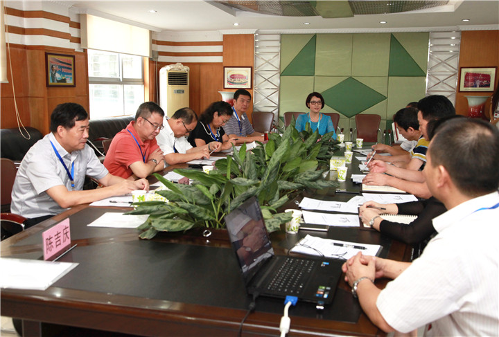 ������ר�����������Ӣ��ʵ��ѧУ����ɫ��ѧʵ�顱����ӡ���