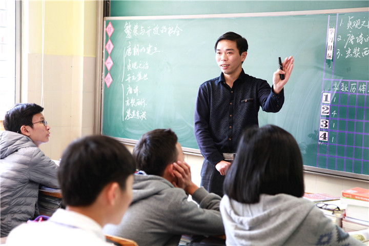 01.ͼΪ��˫����������ʷ�����