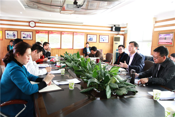 ������ѧ���ƽ���Ա��������Ӣ��ʵ��ѧУָ���п���������