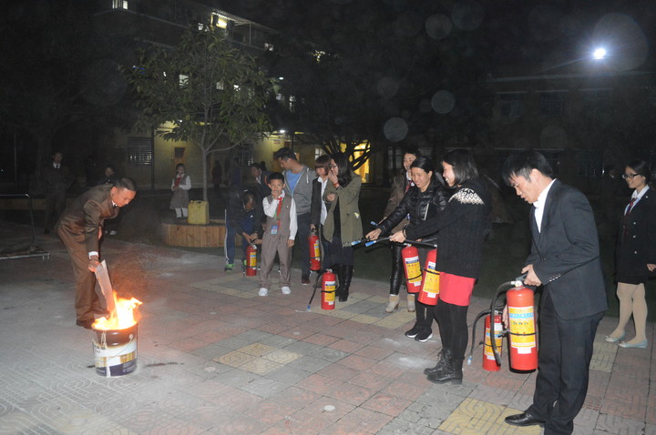 ����ѧ������չ��ְ�������ʹ��������ѵ