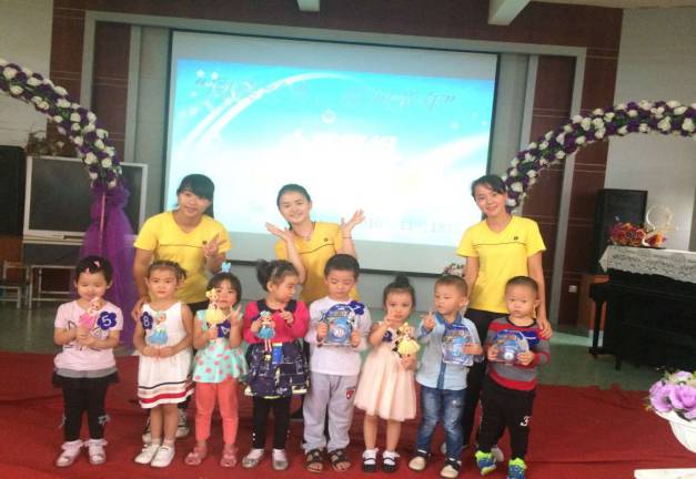 ���Ķ����䣬����������ͯ�ꡱ С�༶���׶����½���