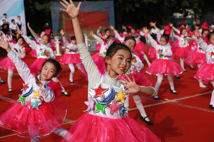 ������Ӣ�����������������������������������Ӣ��ʵ��ѧУ��18�����ʽ���Ч��չʾ�˶�Ʒ��������