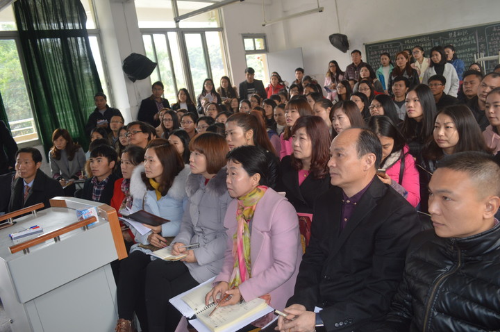 ���Ӱװ� �ý�ѧ����а��������ѧ������������չϣ�ֽ���ʽ���ܴ���һ���Ӧ����ѵ