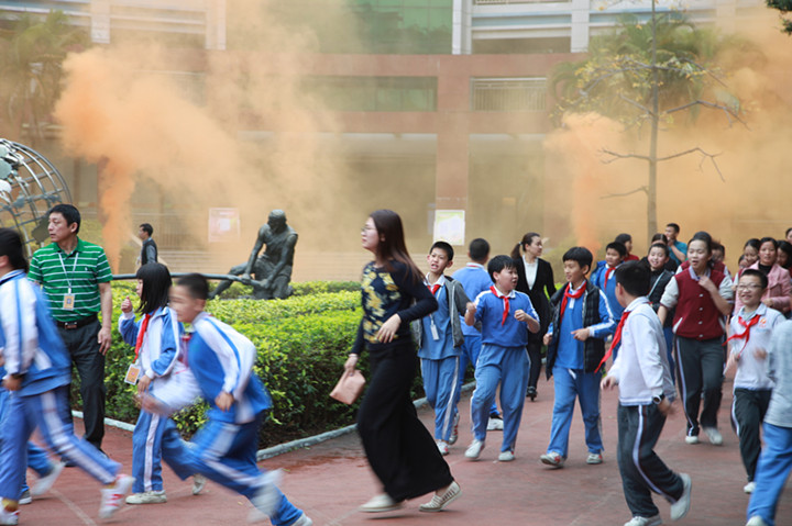 ÿѧ�ڶ�����ɢ��������������������Ͷ��ˣ� ����������Ӣ��ʵ��ѧУ���������徲��ɢ���� 