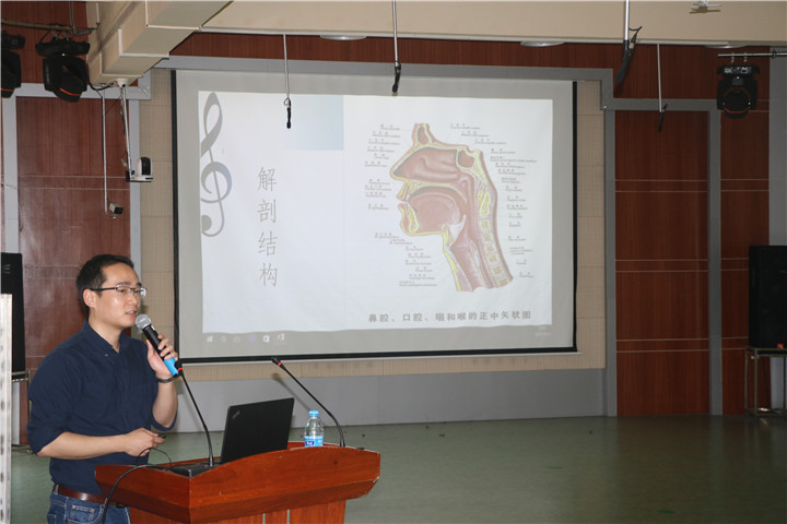 ������Ӣ��ѧУ��ר�ҽ�����������������ɤ��