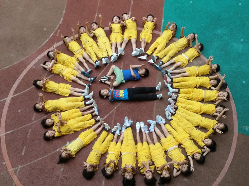 �𾢺������