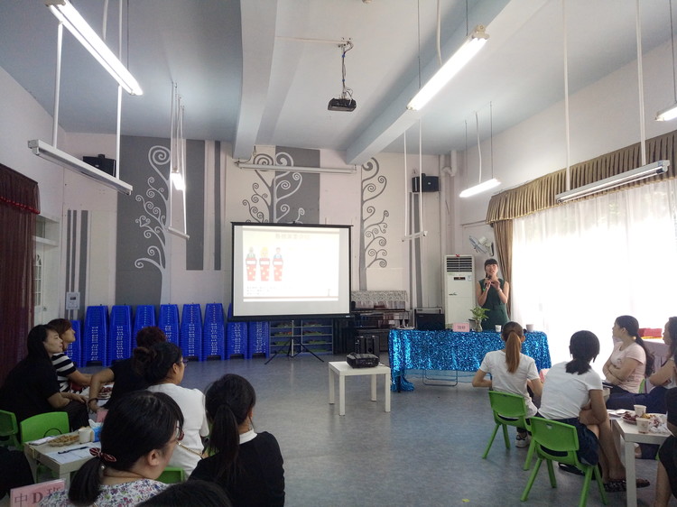 ����԰Я����������ϼ���������Ϫɽ�׶�԰���߽�ҳ�ίԱ���һ�ξۻ�