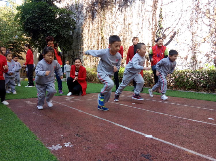 ��������˶��� | չ������������������Խ����