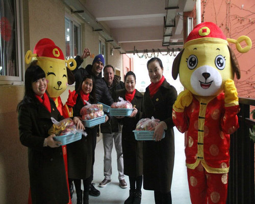 �ж�����������������ӭ2018������Ԫ�������˶�