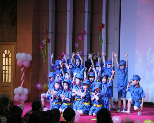 ��һ����ʵ���׶�԰��һ����ʱ��㱨�ݳ�