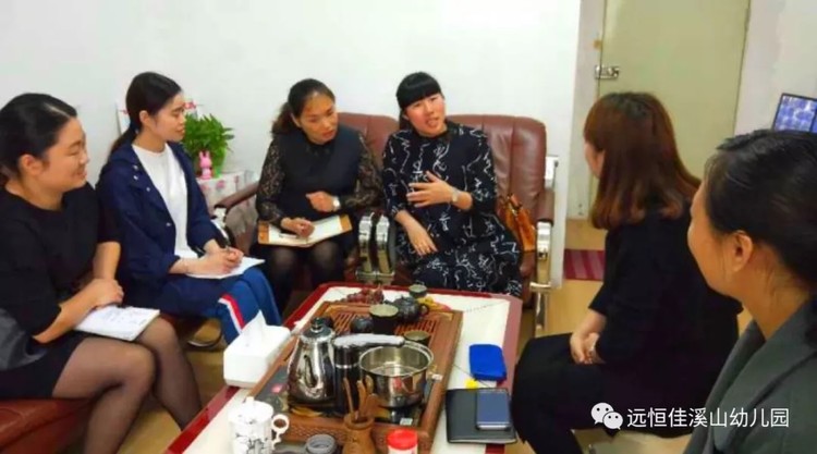 ��������꣬������������������������Χ������һ�׶�԰���Ű��չ�Ħ�������˶�