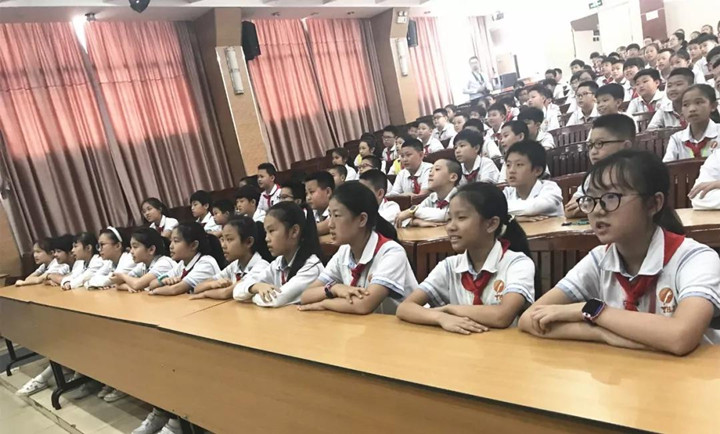 �շ������߽���Ӣ����������������ʱ������С����