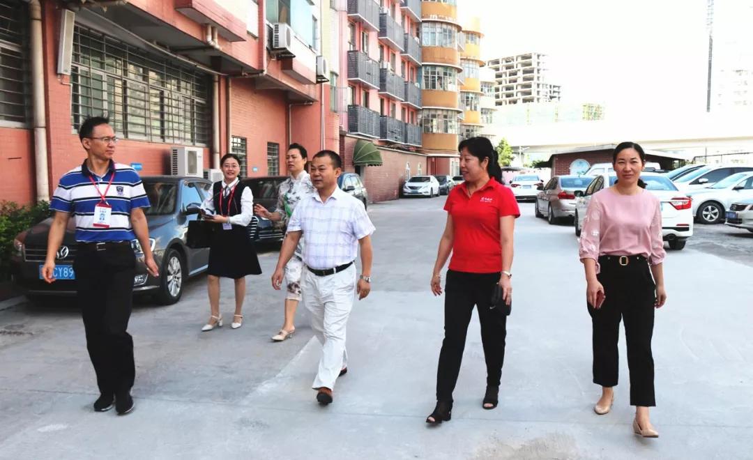 ���ζ�ѧ��У����11�¶��������������Ӵ��ɲ����ܷ���ϯ�����ǳ