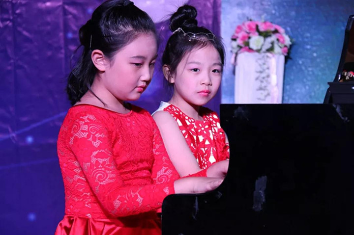 �����޼����������������������� ����������Ӣ����ѧ������ɳ���˶��ֳɾ���