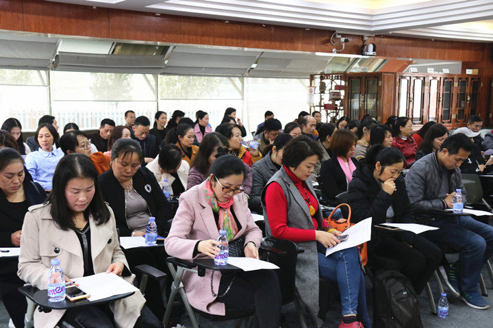  �ɲ�ѧ����ְ��������������������������ѧУ��ĩ�ɲ���������������ʵ��չ