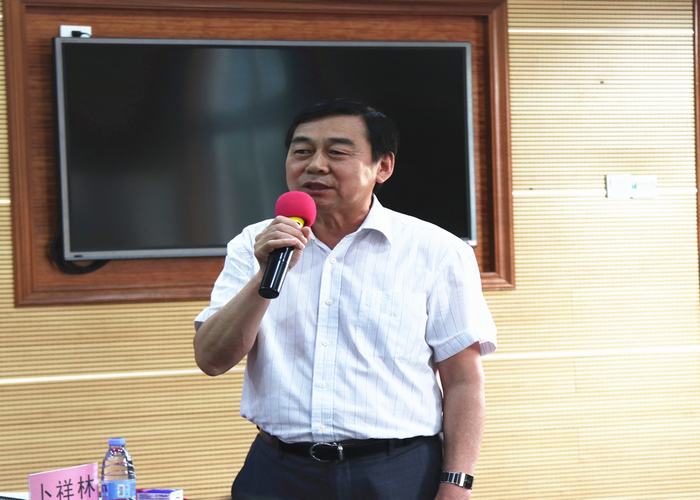 ר�����������������дٽ�������������ѧУ��������������У����������⿪����һ�������ⱨ���׼�ھ���