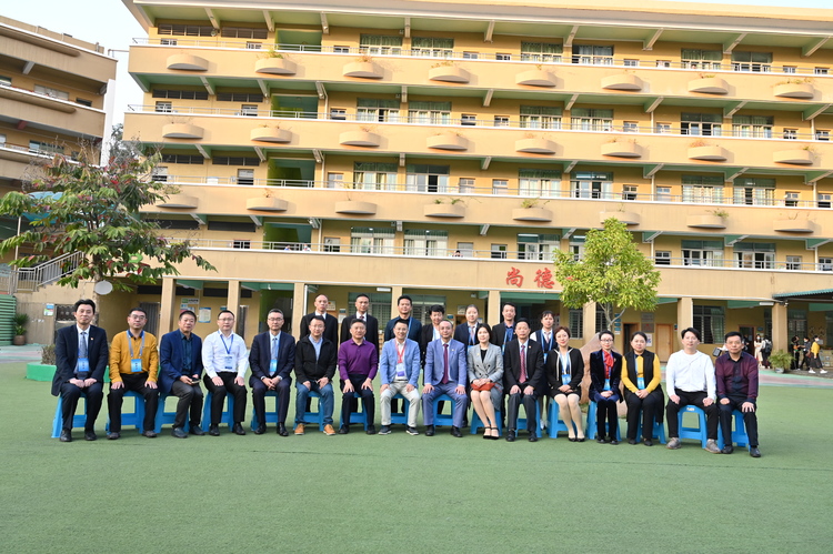 ����ѧУ|��ѧ����������������չ������δ��