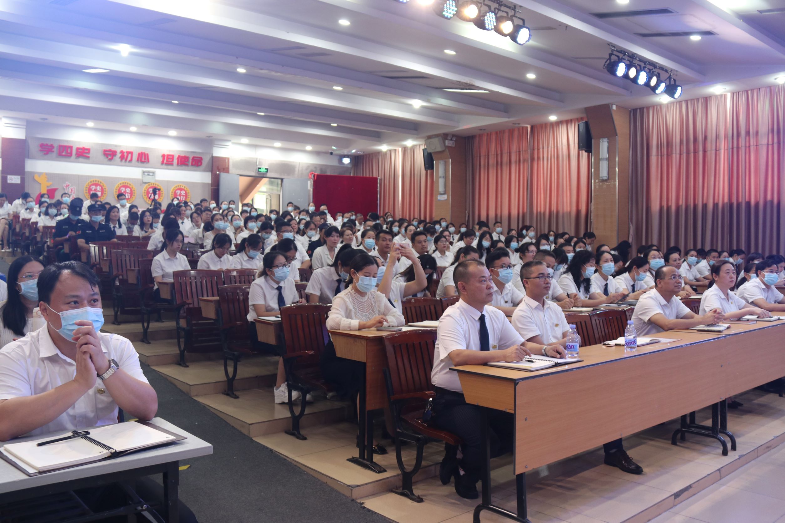 פ���Զ��������������������������ѧ�꿪ѧ��ְ����Ὺ��ƪ