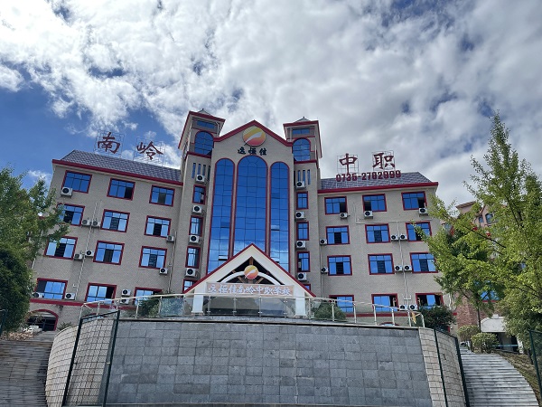 �����б�һ���������е�ְҵѧУ ��ѧģʽ