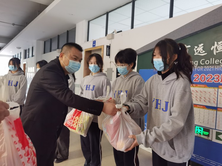 ��ϵ��Уѧ��������������ů���ٺ��ϡ�������ί��ο����У����ʱ����ĩ��Уѧ��