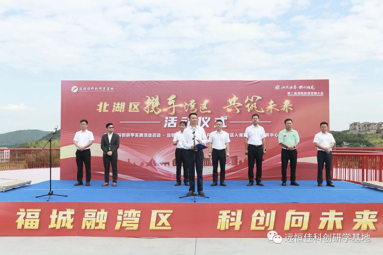 ��԰������ح��һ�����ƴ���ѧ���ؿ�԰������������һ����С�������Ĵ��ݿ���