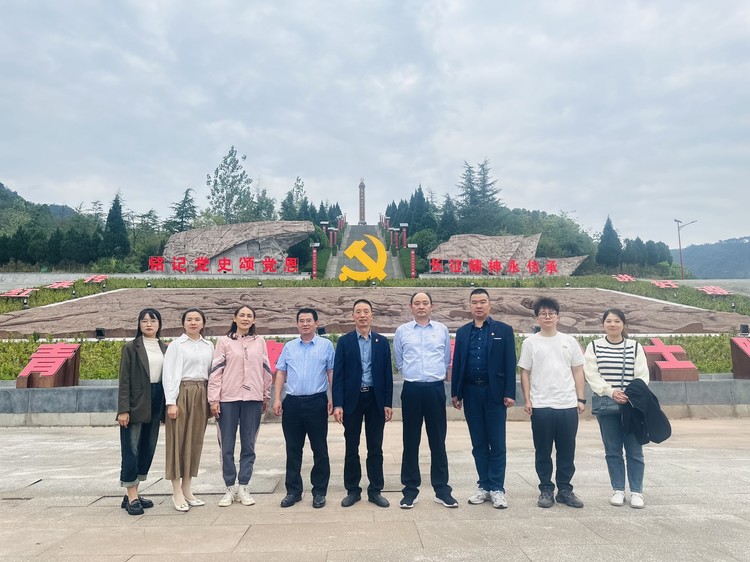 ��Ա�������| ���߳���·���������б�һ����ѧУ��֧����չ��ɫ֮����������˶�