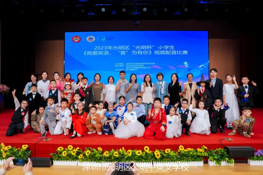 ������Ӣ��ѧ��һ�������ٻ���˸����Ӣ����������һ�Ƚ�