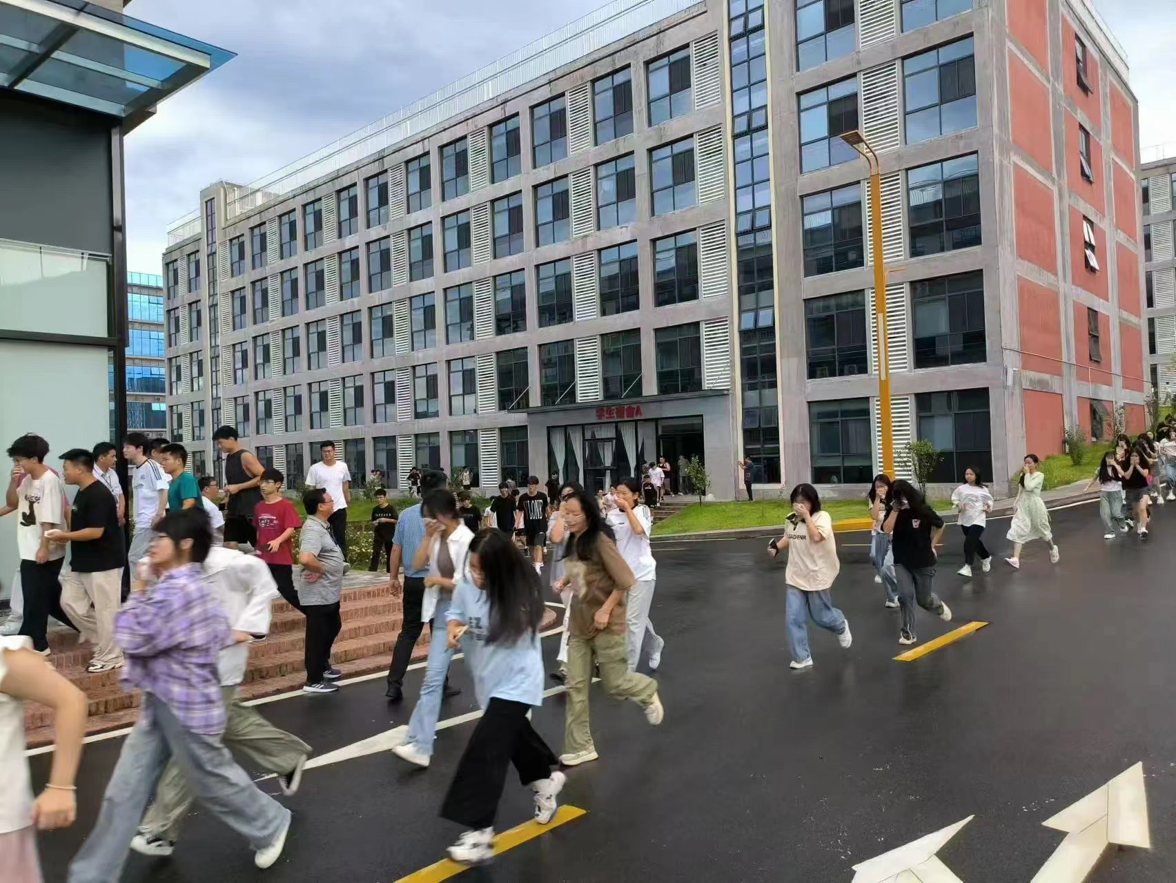 ����Ӧ��ʼ�������������徲��������� || ��У�ֳɾ����＾������������